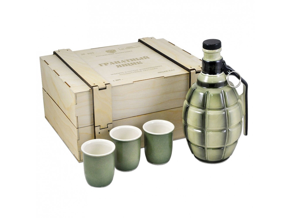 podarochnyy_nabor_s_dnem_pobedy_shtof_granata_limonka_500ml_3_stopki