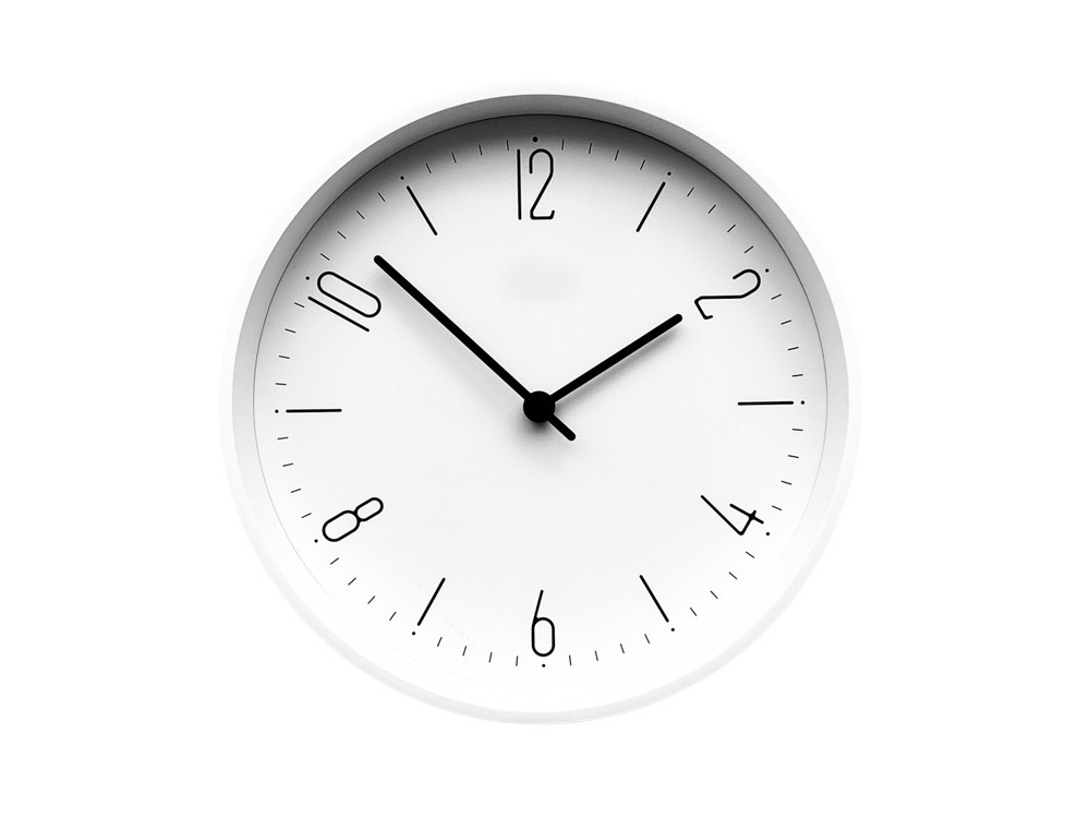 chasy_nastennye_casper_s_belye